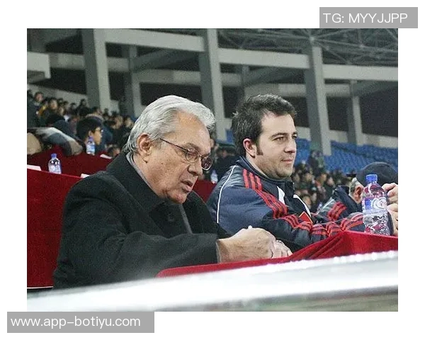 女友现场观战克莱表现失常末节未上场仅得8分失误2次令人失望