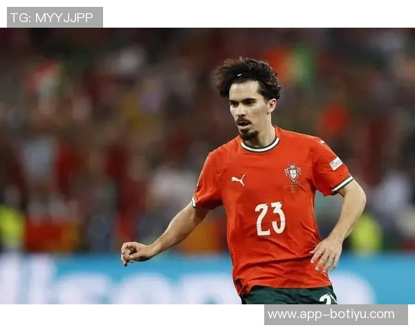 恩里克回应法甲水平质疑称维蒂尼亚为世界顶级中场之一