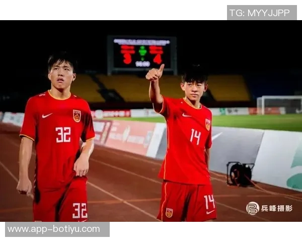 中国队确认参赛蒙太古杯邝兆镭身穿国足战袍亮相海报引期待