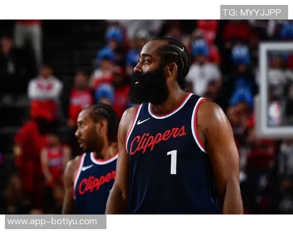 哈登失误未回头巴图姆踩线后失落卢指导直接选择离场