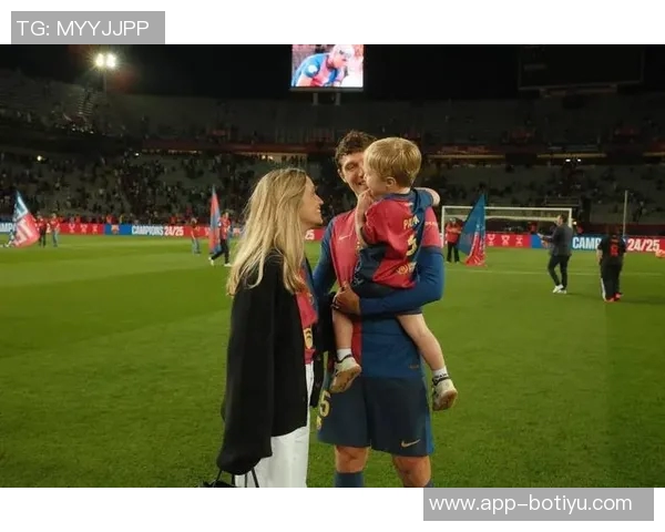 小吧社交秀：胡梅尔斯女友惊艳T台卡卡贝克汉姆同框引发热议