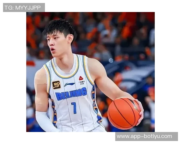 曾凡博突破遭遇压力险些失误及时回传队友化解危机