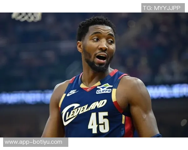 多诺万米切尔半场表现低迷9投仅3中三分球命中率不佳仅得9分4助 多诺万米切尔半场表现低迷9投仅3中三分球命中率不佳仅得9分4助